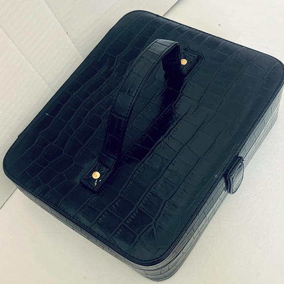 Snakeskin Top Handle TRAVEL JEWELRY CASE with Mirror and 5 Dividers. Black - Picture 4 of 16